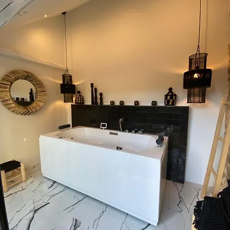 Hotel La Planque - Avec Jacuzzi 3*