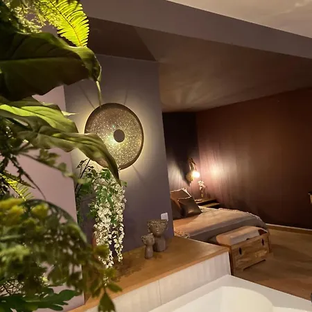 La Planque - Avec Jacuzzi Hotel 3*