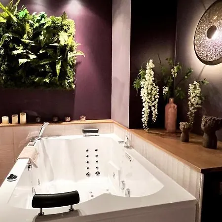 La Planque - Avec Jacuzzi Hotel 3*