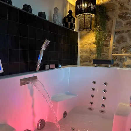 Hotel La Planque - Avec Jacuzzi 3*